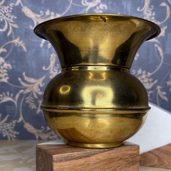 Vintage Estate Brass Vase, Planter, or Spittoon - Picture 2 of 6
